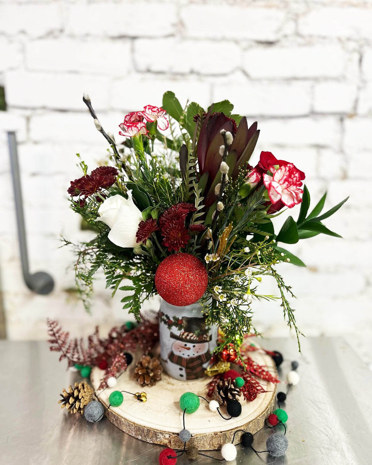 Winter Christmas Mug Arrangement | Tiger Lillies Floral Coffee Plants  Hamilton Georgia, image size:1440x1800